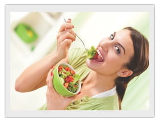 woman eating fast or slow